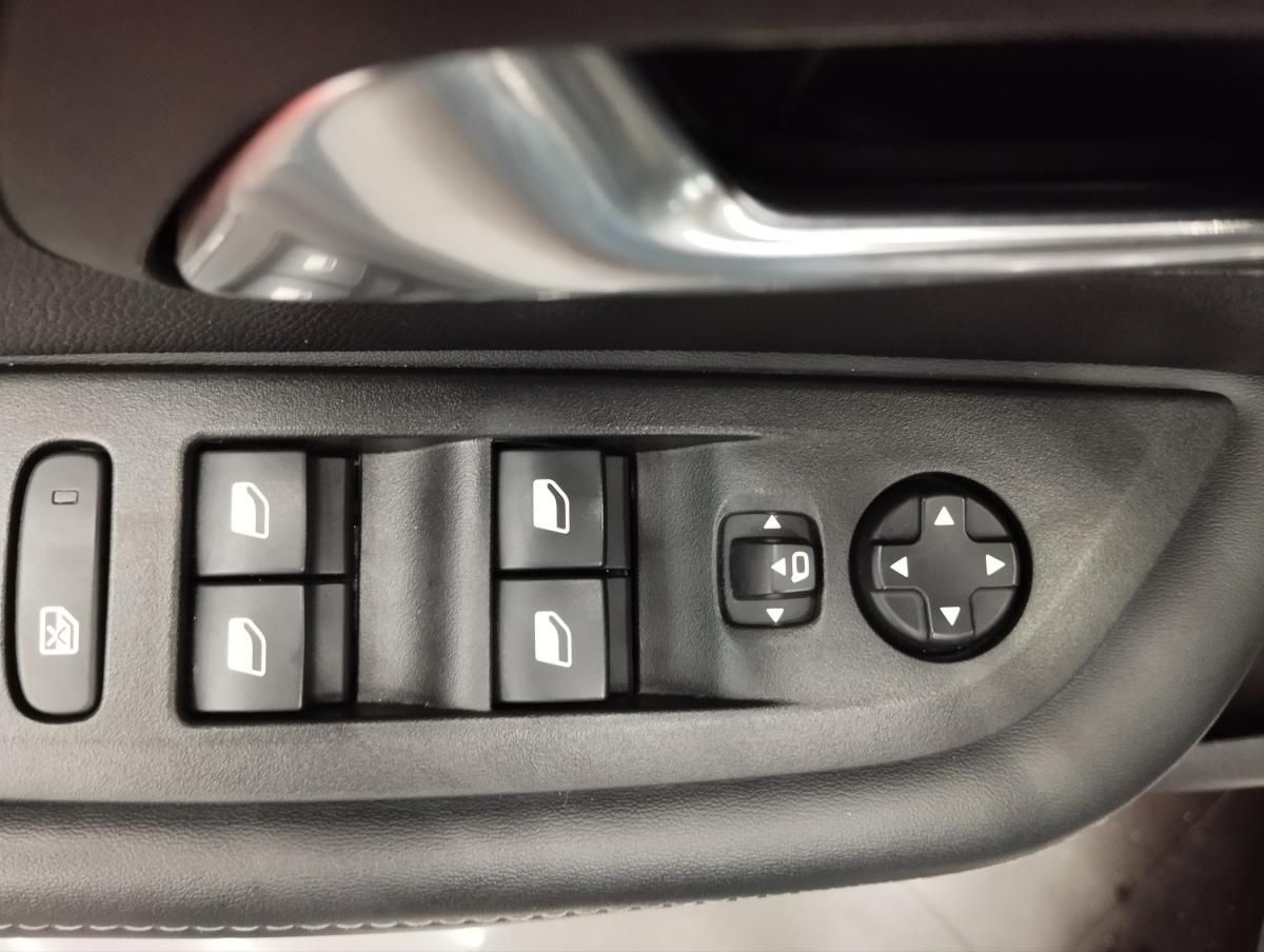 peugeot-208-2023-gasolina-1199cc