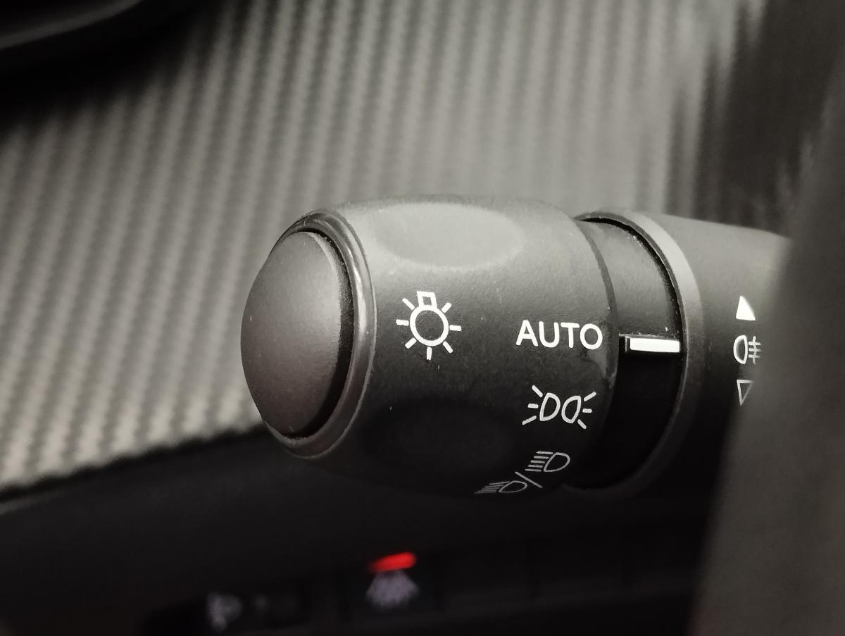 peugeot-208-2023-gasolina-1199cc