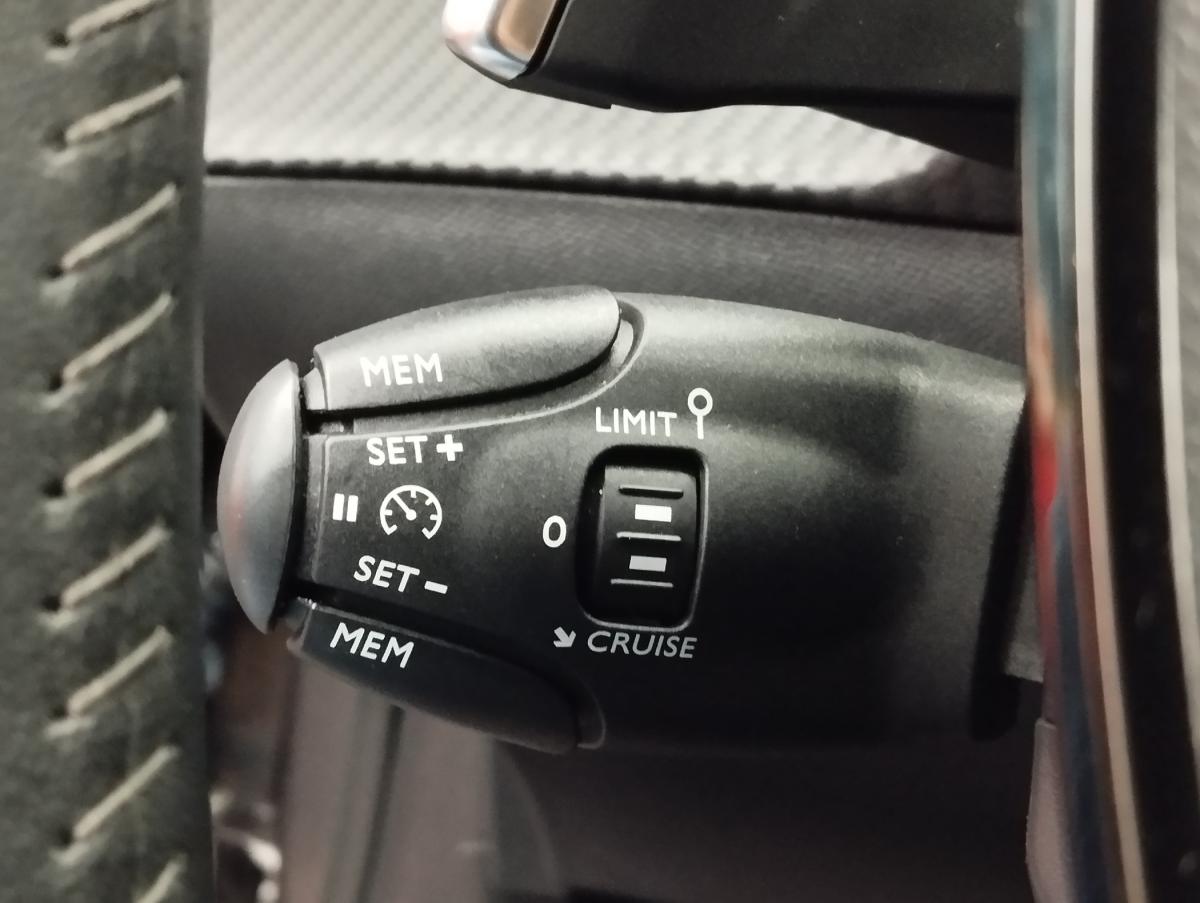 peugeot-208-2023-gasolina-1199cc