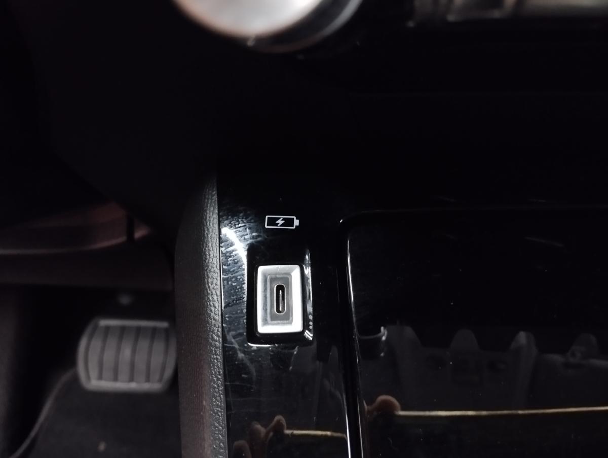 peugeot-208-2023-gasolina-1199cc