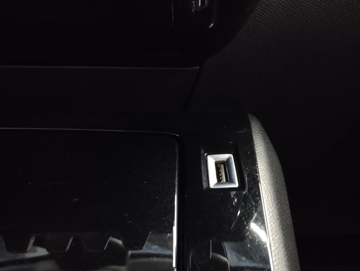 peugeot-208-2023-gasolina-1199cc