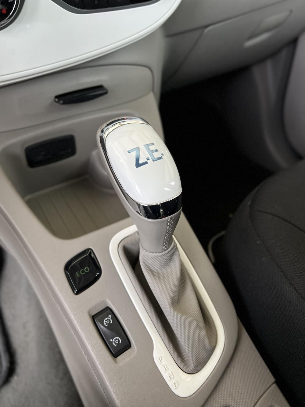 renault-zoe-2018-eletrico-0cc