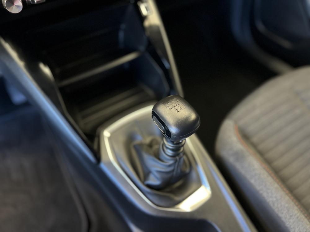 peugeot-2008-2022-gasolina-1199cc