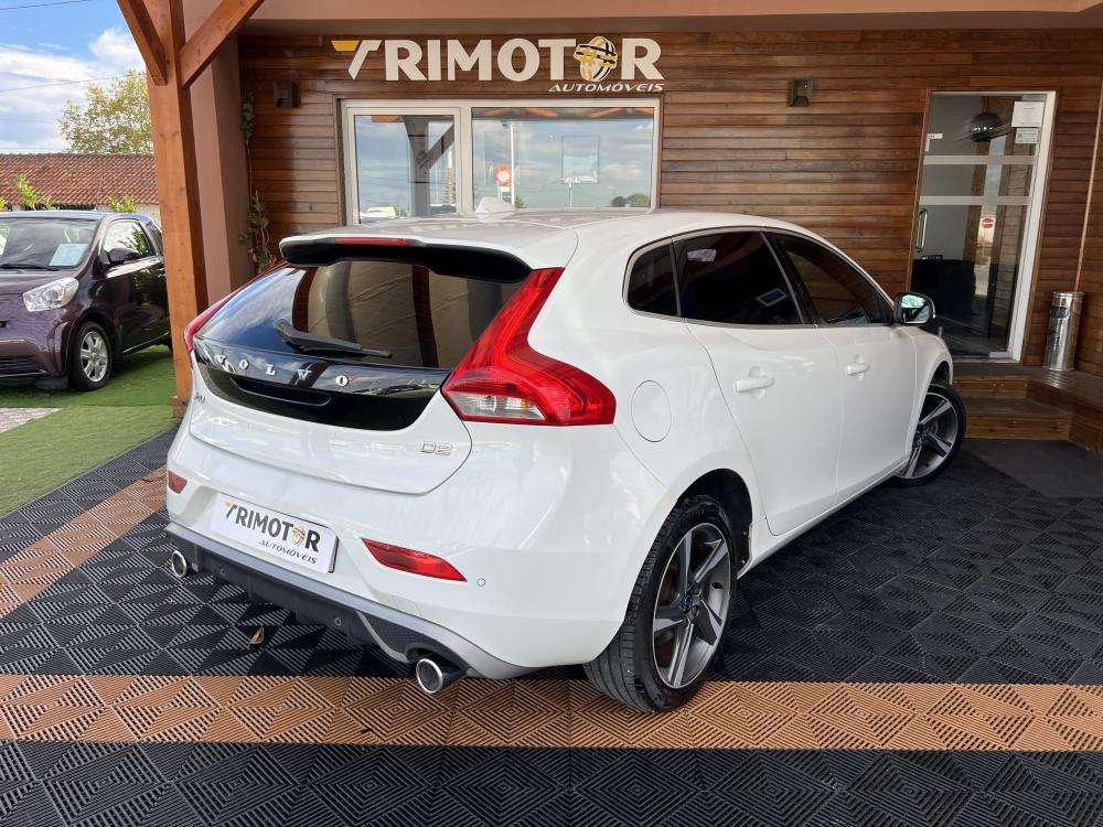 volvo-v40-2016-diesel-1969cc