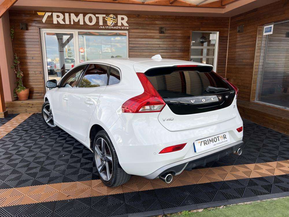 volvo-v40-2016-diesel-1969cc