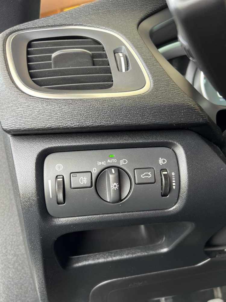 volvo-v40-2016-diesel-1969cc
