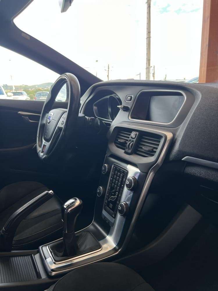 volvo-v40-2016-diesel-1969cc