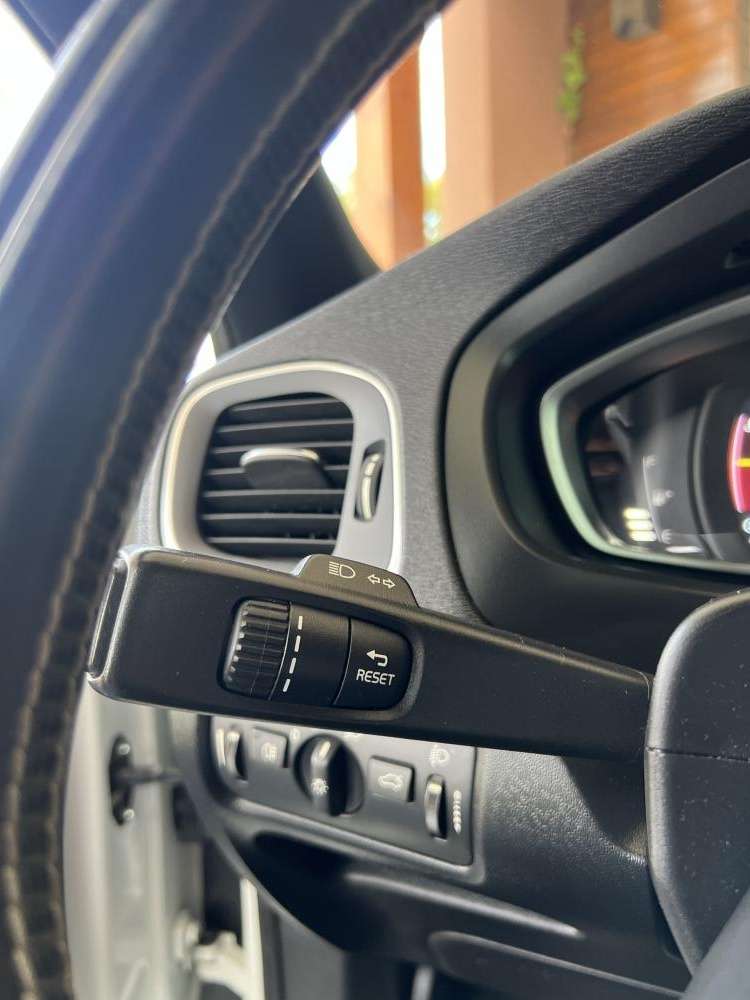 volvo-v40-2016-diesel-1969cc
