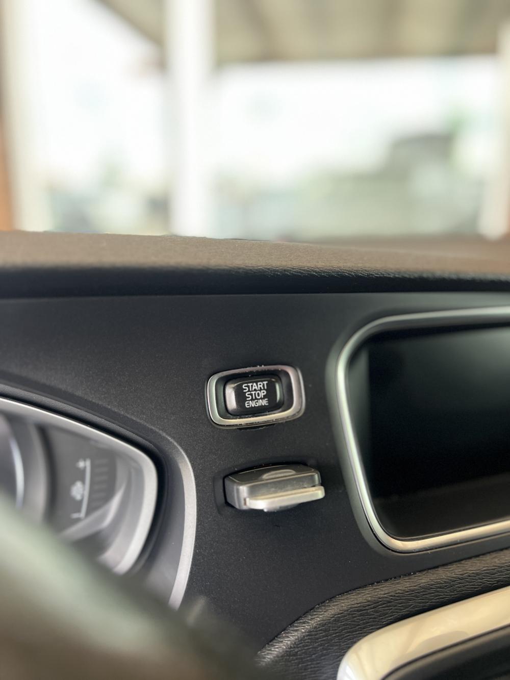 volvo-v40-2016-diesel-1969cc