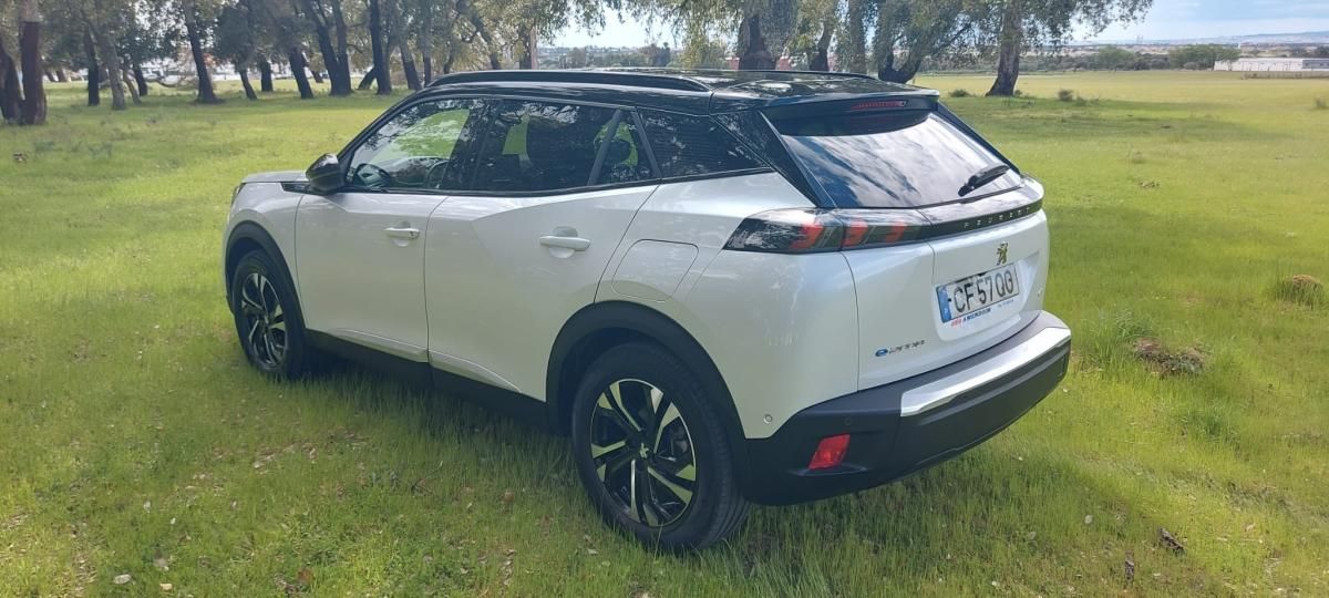 peugeot-2008-2022-eletrico-500cc