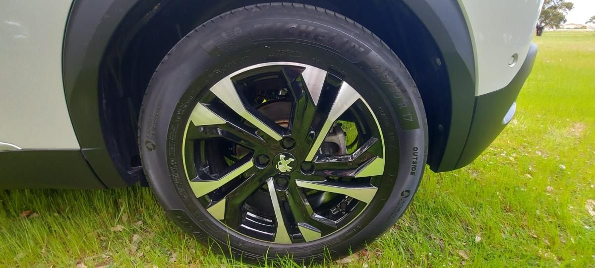 peugeot-2008-2022-eletrico-500cc
