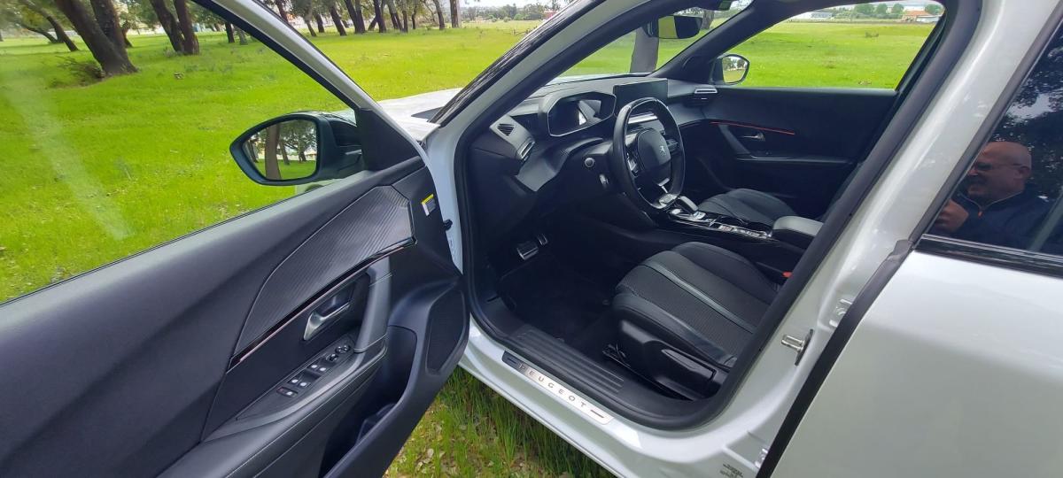 peugeot-2008-2022-eletrico-500cc