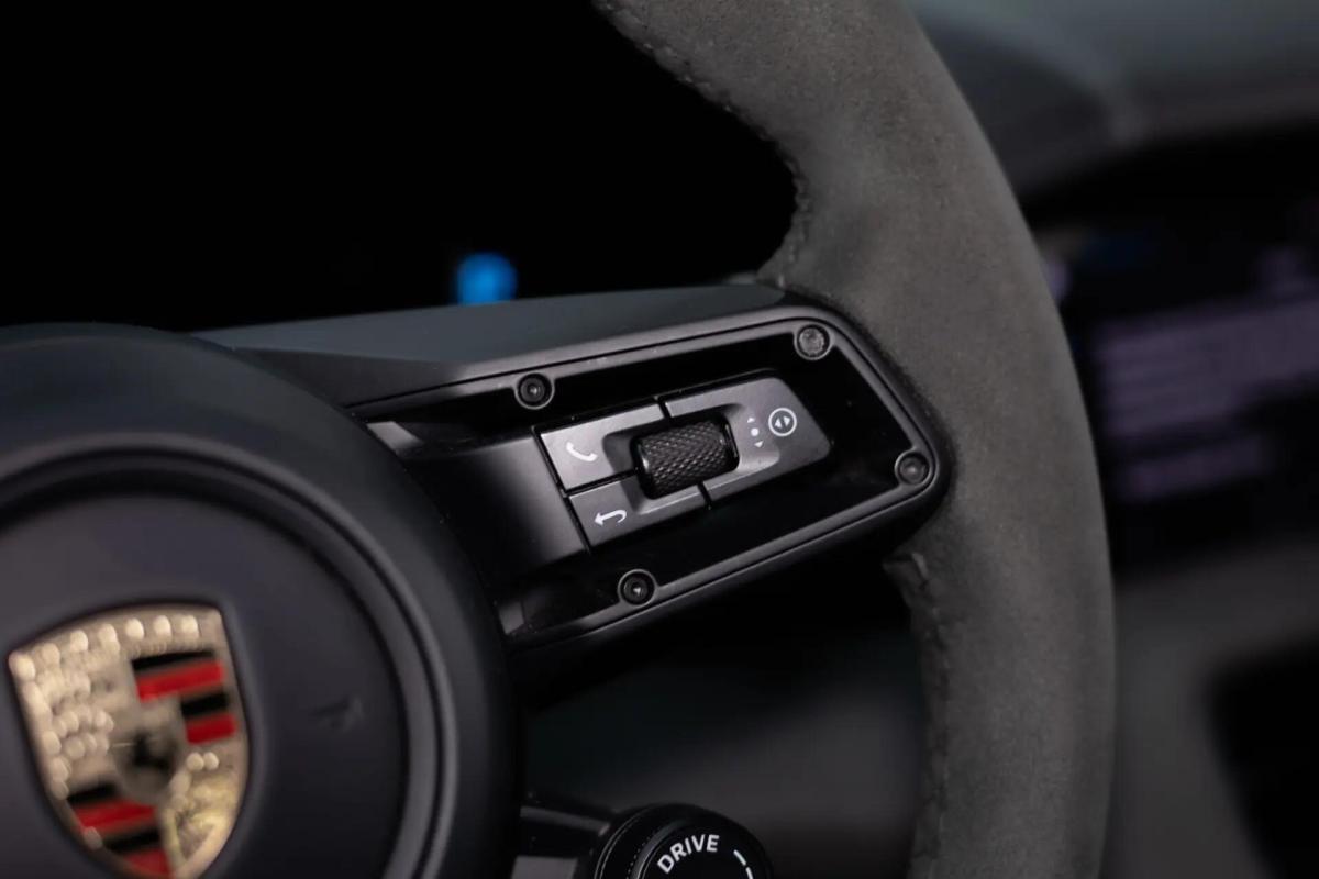 porsche-taycan-2022-eletrico-0cc