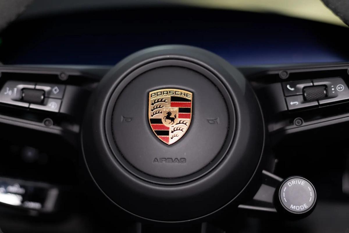 porsche-taycan-2022-eletrico-0cc