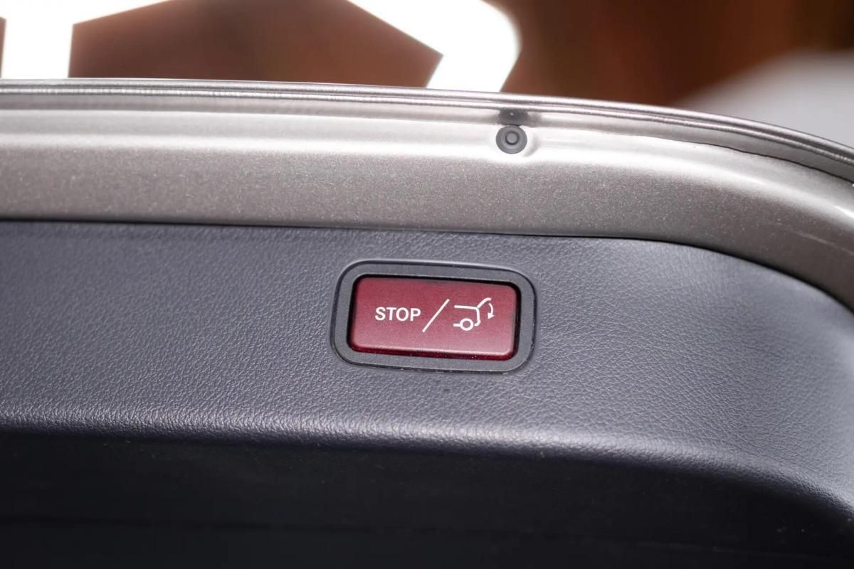 mercedes-benz-classe-c-c-300-e-2023-hibrido-a-gasolina-1999cc