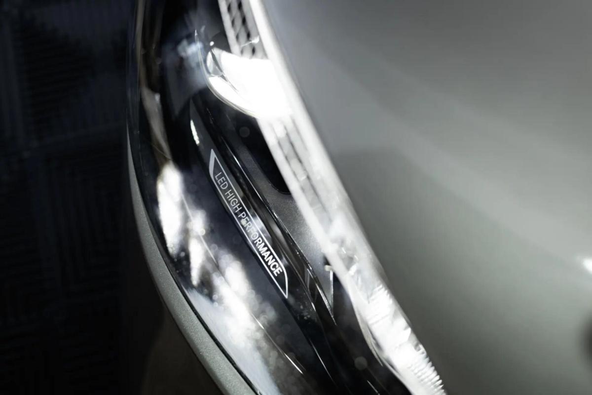 mercedes-benz-classe-c-c-300-e-2023-hibrido-a-gasolina-1999cc