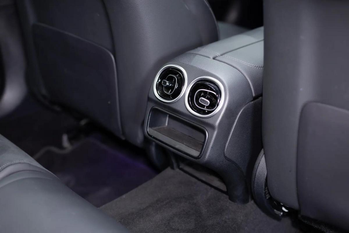 mercedes-benz-classe-c-c-300-e-2023-hibrido-a-gasolina-1999cc