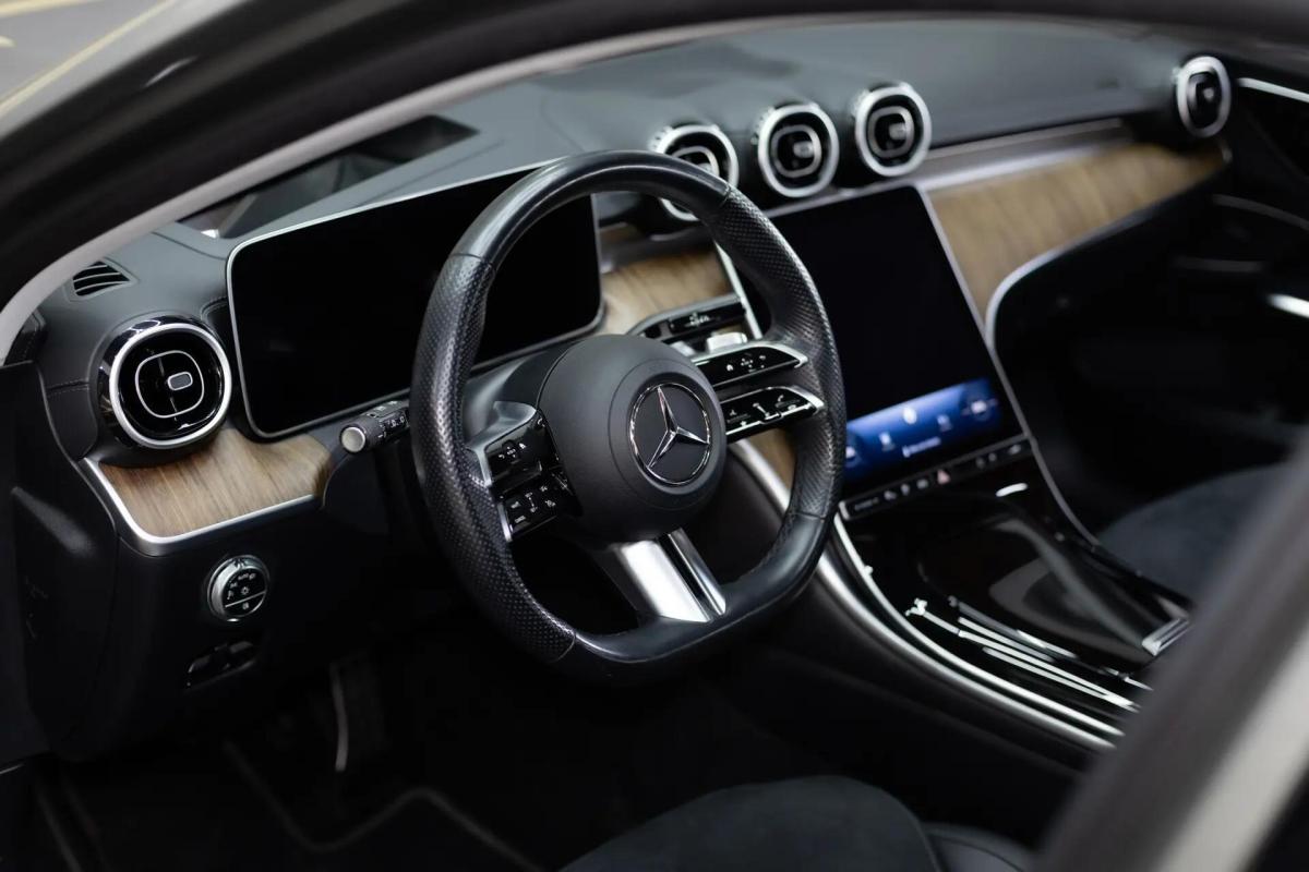 mercedes-benz-classe-c-c-300-e-2023-hibrido-a-gasolina-1999cc