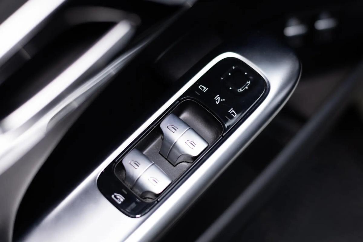 mercedes-benz-classe-c-c-300-e-2023-hibrido-a-gasolina-1999cc