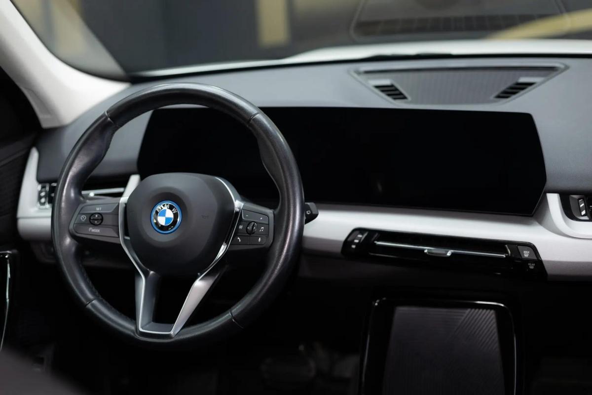 bmw-x1-xdrive25e-2023-hibrido-a-gasolina-1499cc