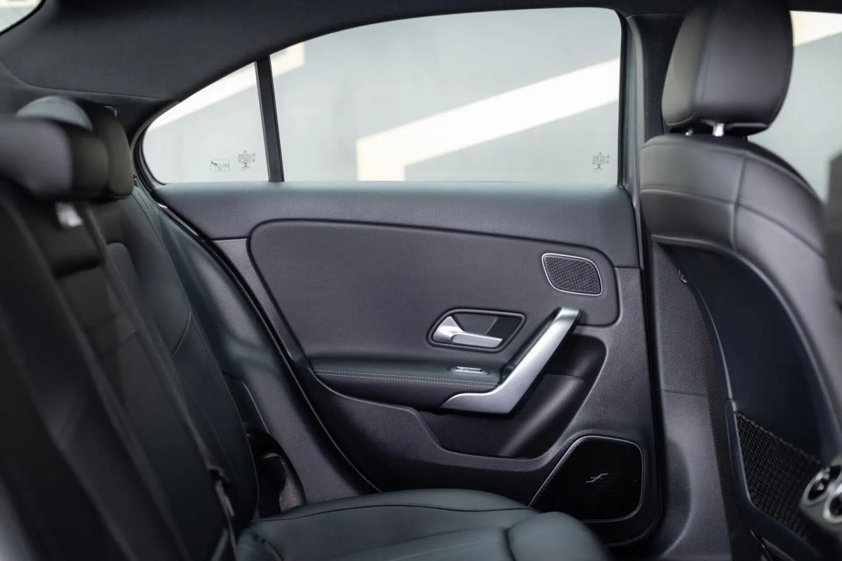 mercedes-benz-classe-a-a-180-limousine-auto-style-plus-gps-led-2019-diesel-1461cc