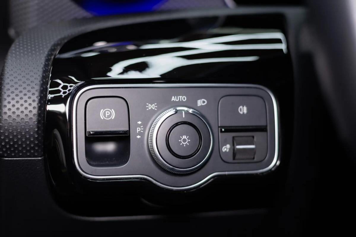 mercedes-benz-classe-a-a-180-limousine-auto-style-plus-gps-led-2019-diesel-1461cc