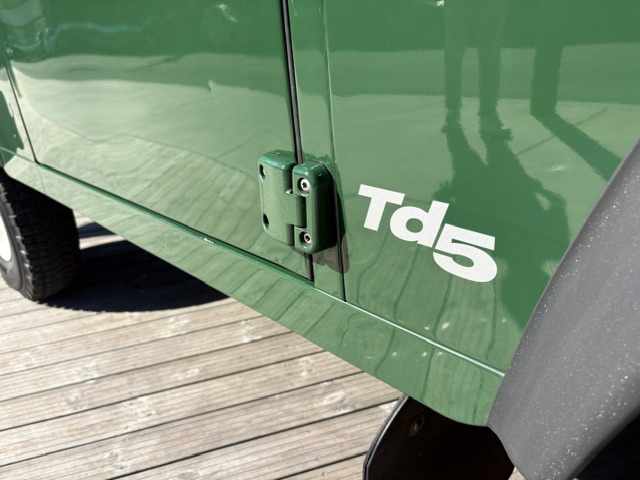land-rover-defender-2-5-td5-awd-2003-diesel-2495cc