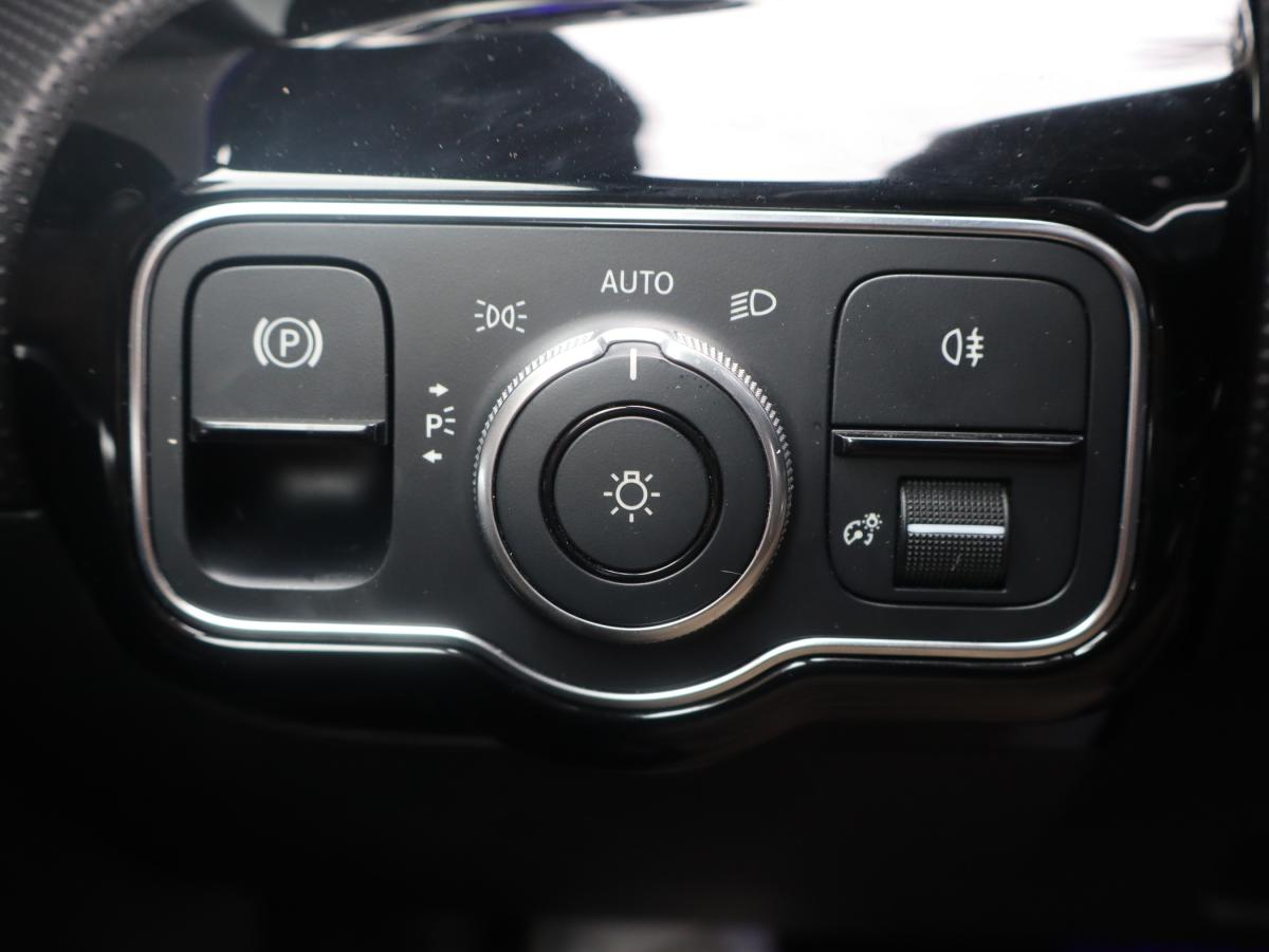 mercedes-benz-classe-a-2022-hibrido-a-gasolina-1332cc