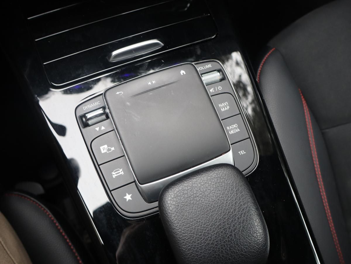 mercedes-benz-classe-a-2022-hibrido-a-gasolina-1332cc