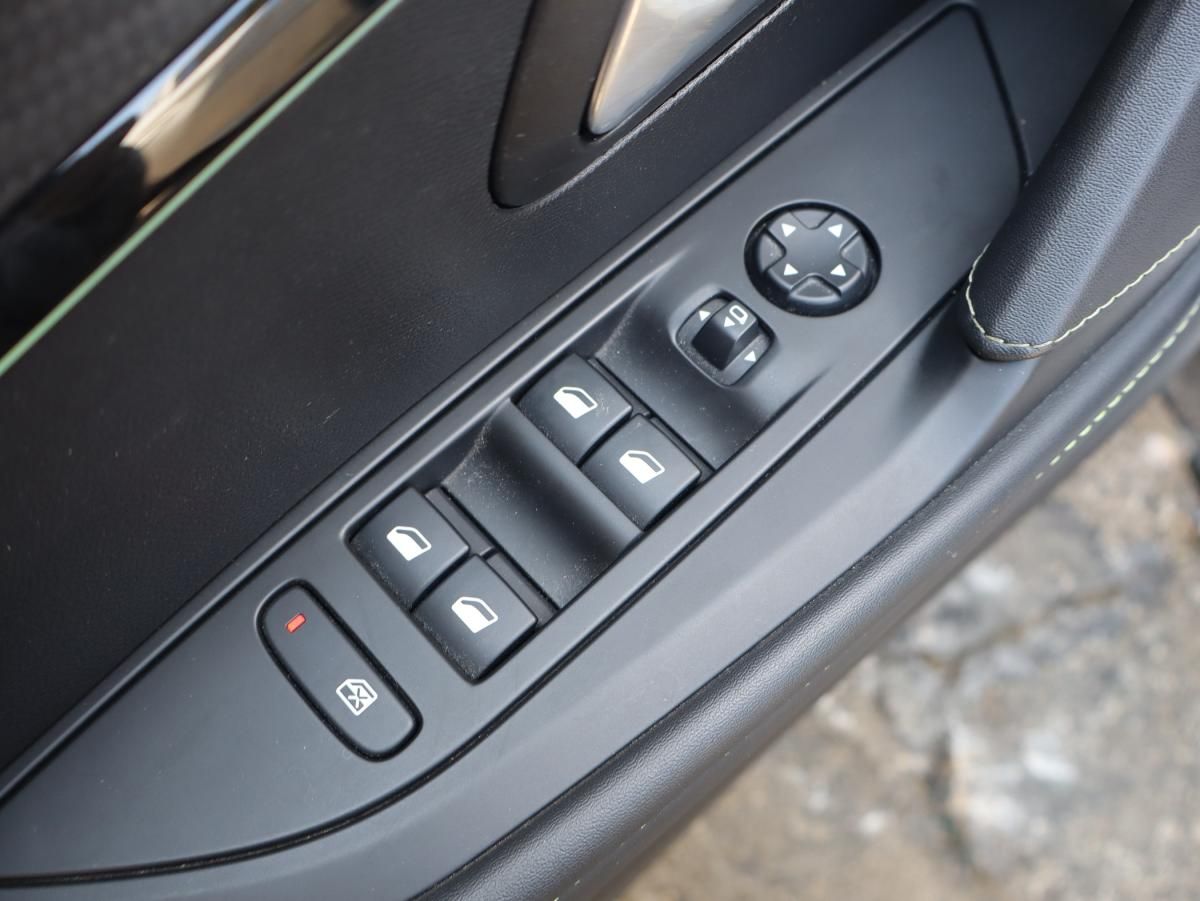 peugeot-208-2020-eletrico-0cc