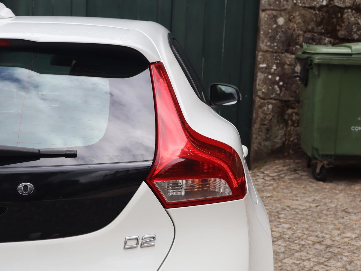 volvo-v40-2014-diesel-1560cc