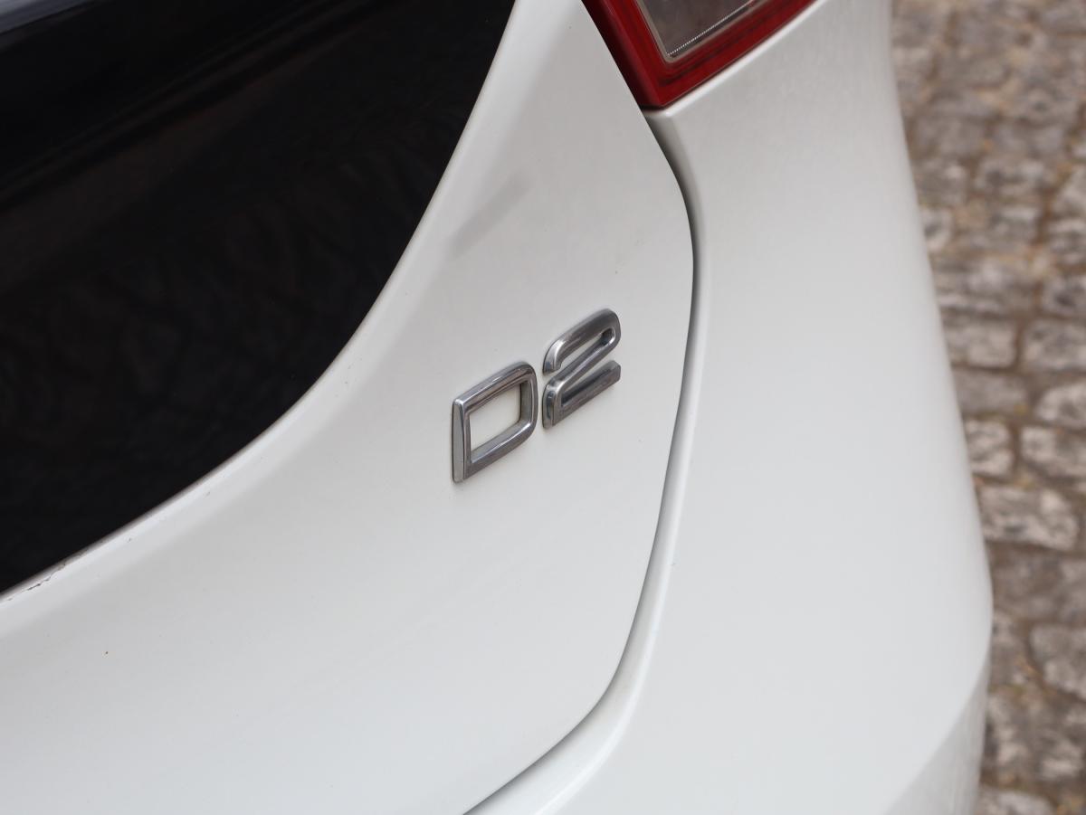 volvo-v40-2014-diesel-1560cc