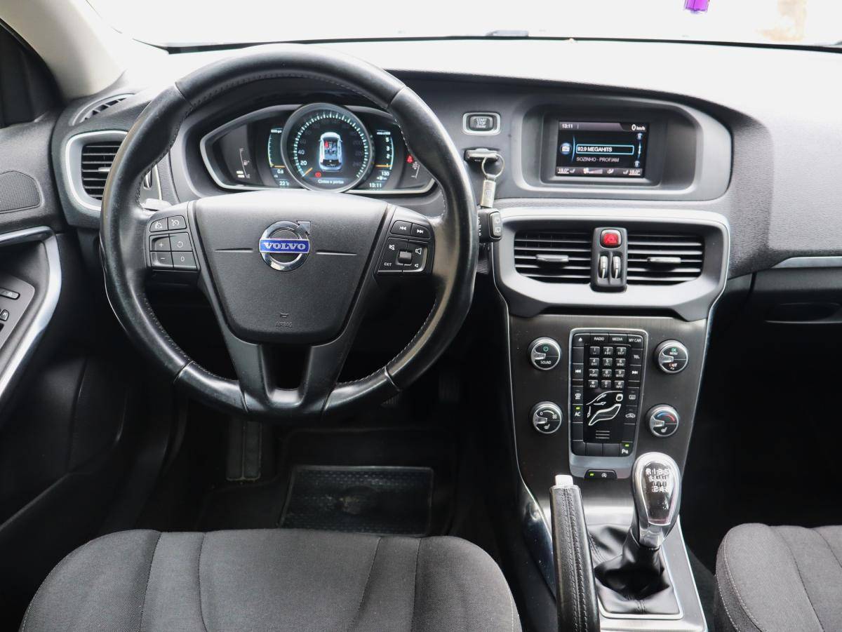 volvo-v40-2014-diesel-1560cc
