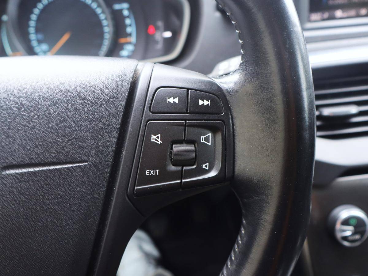volvo-v40-2014-diesel-1560cc