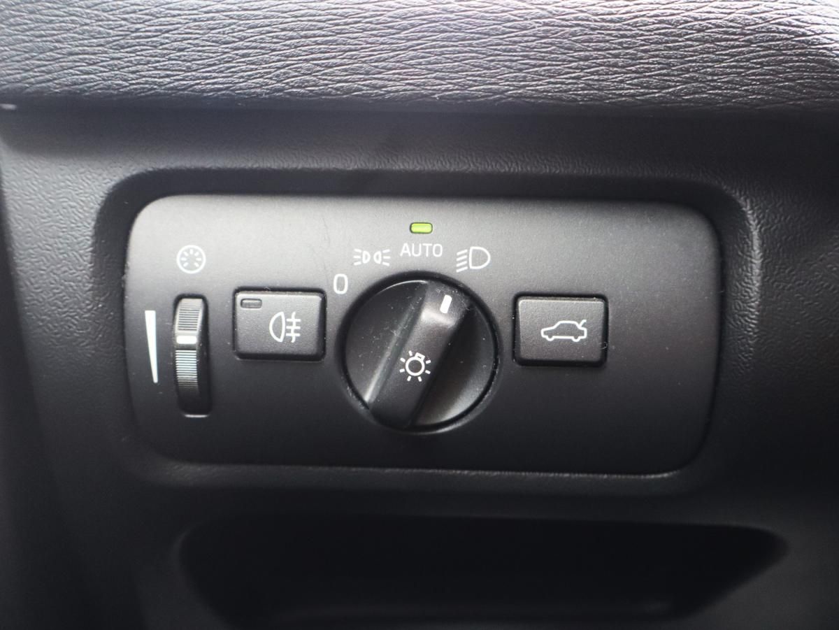 volvo-v40-2014-diesel-1560cc
