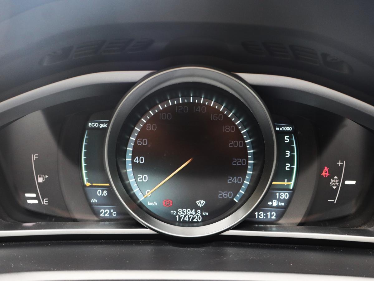 volvo-v40-2014-diesel-1560cc