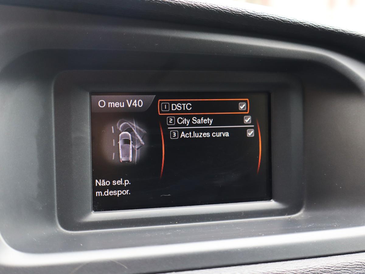 volvo-v40-2014-diesel-1560cc