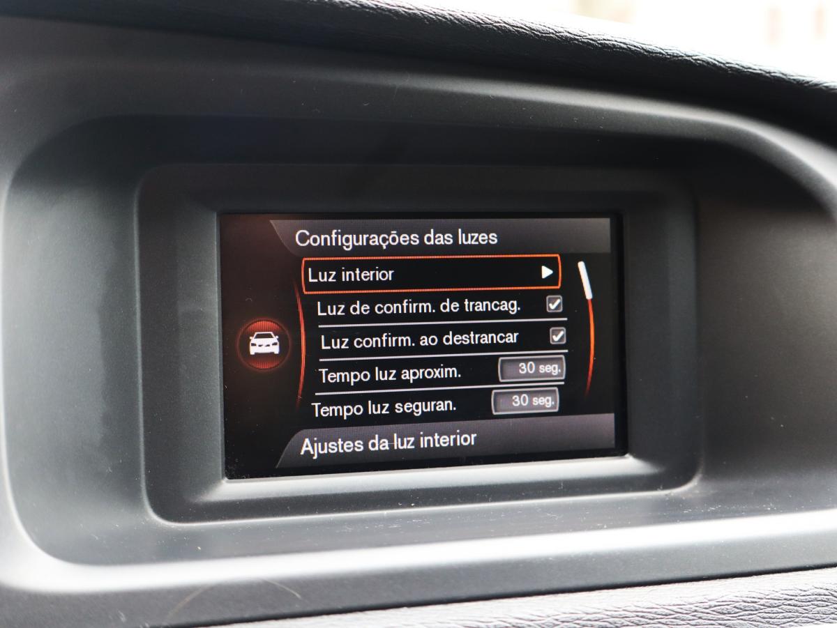 volvo-v40-2014-diesel-1560cc