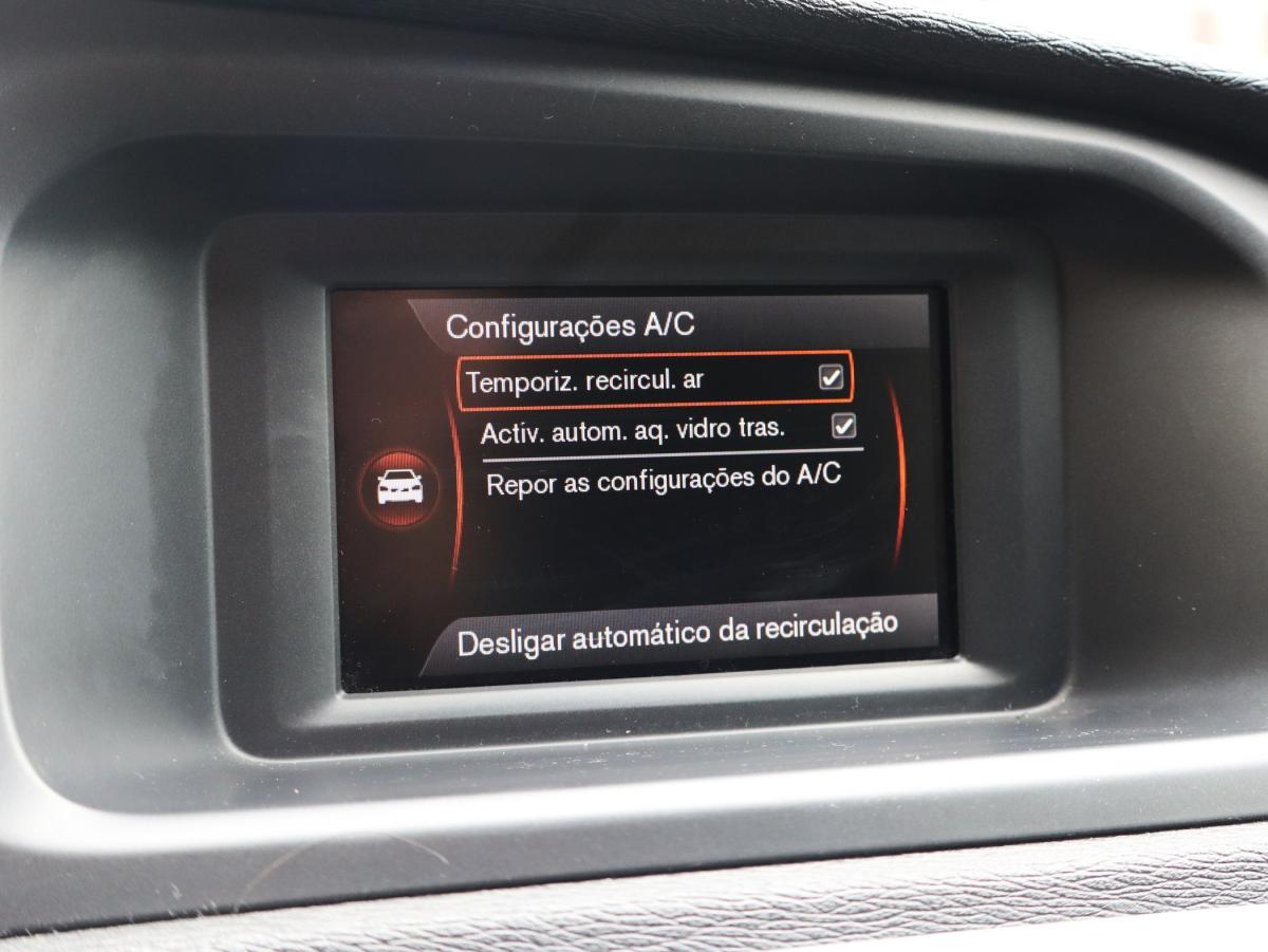 volvo-v40-2014-diesel-1560cc