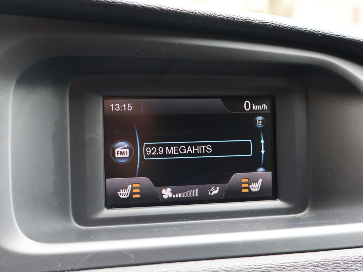 volvo-v40-2014-diesel-1560cc
