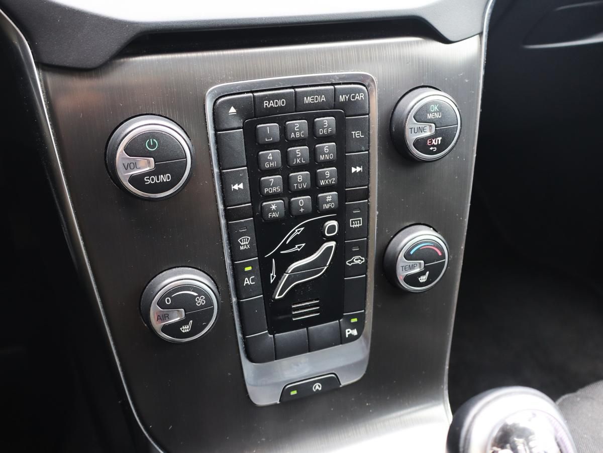 volvo-v40-2014-diesel-1560cc