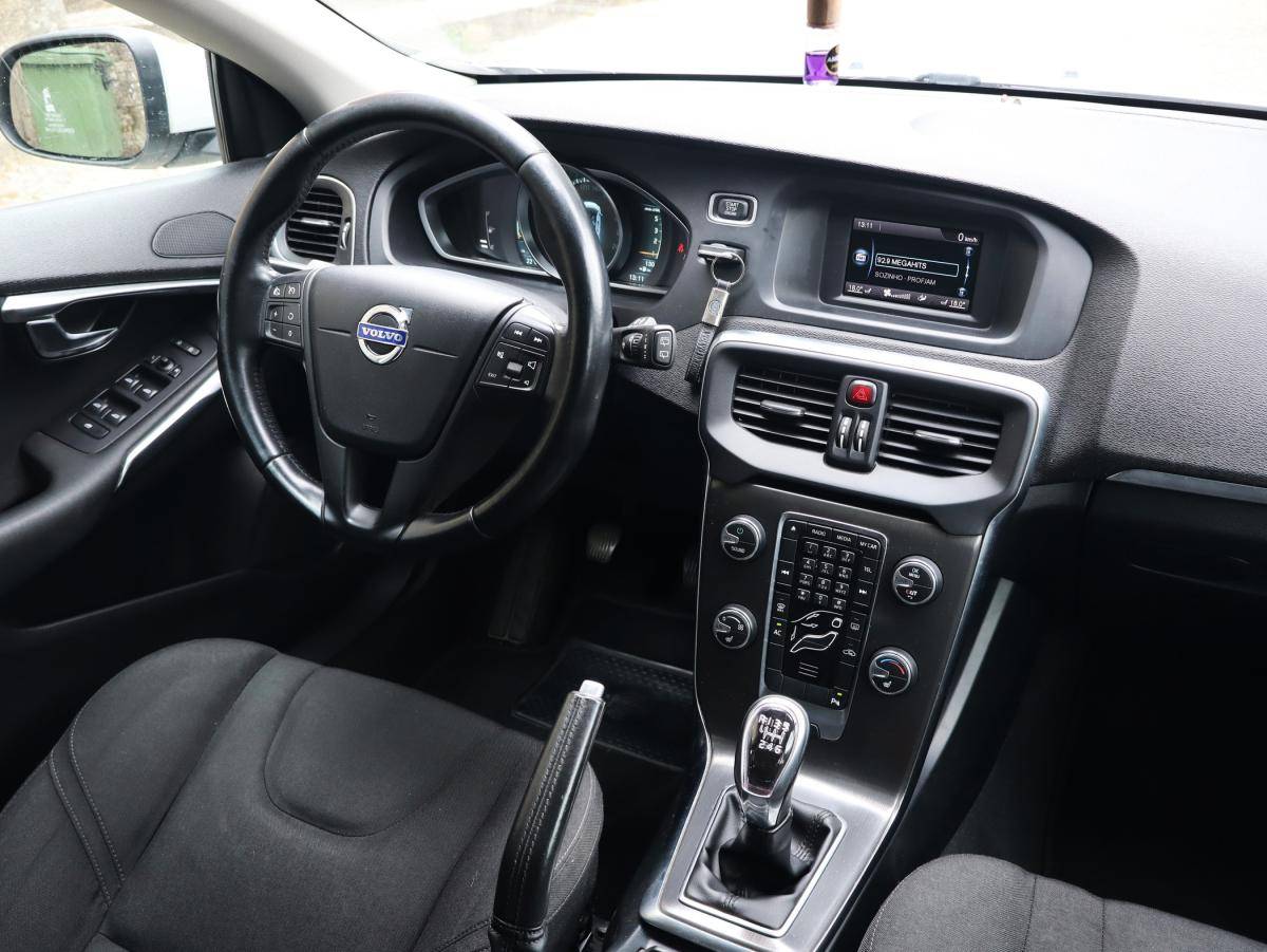 volvo-v40-2014-diesel-1560cc