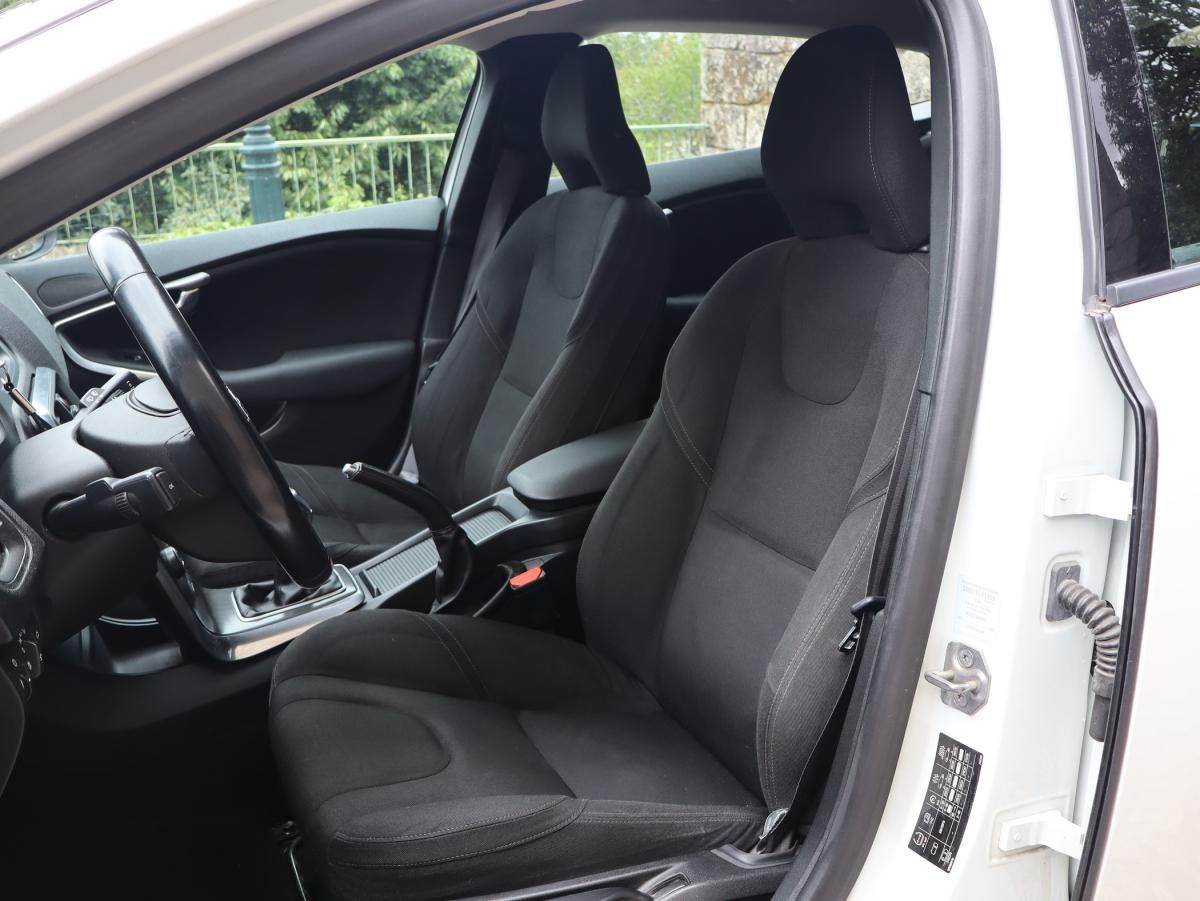 volvo-v40-2014-diesel-1560cc