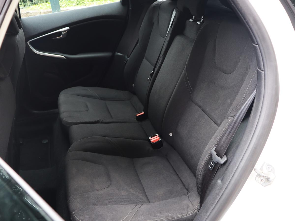 volvo-v40-2014-diesel-1560cc