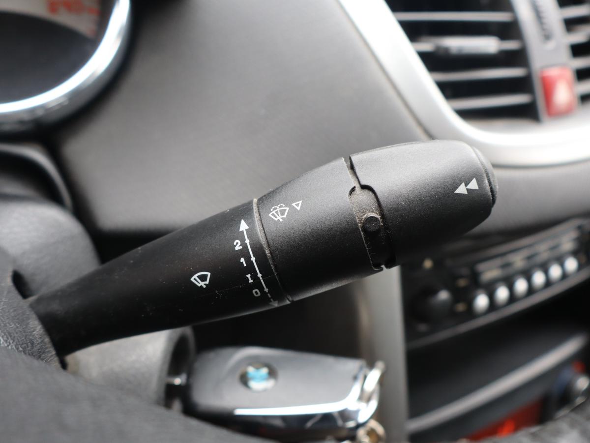 peugeot-207-cc-2010-diesel-1560cc