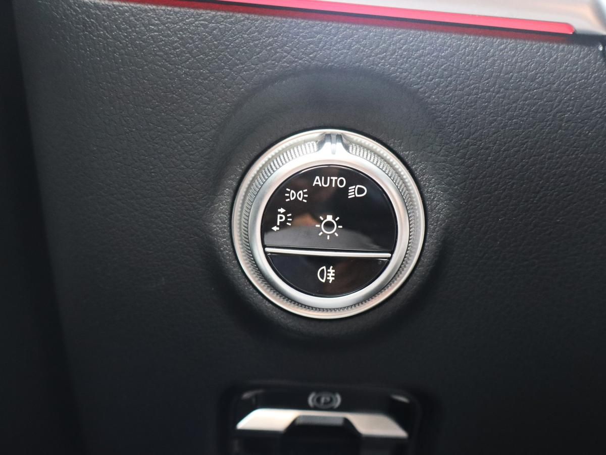 mercedes-benz-classe-c-2023-hibrido-a-gasolina-1999cc