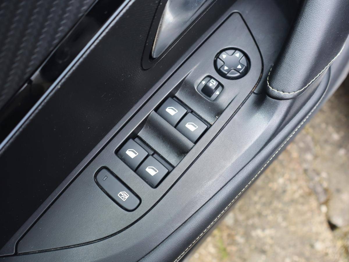 peugeot-2008-2021-diesel-1499cc