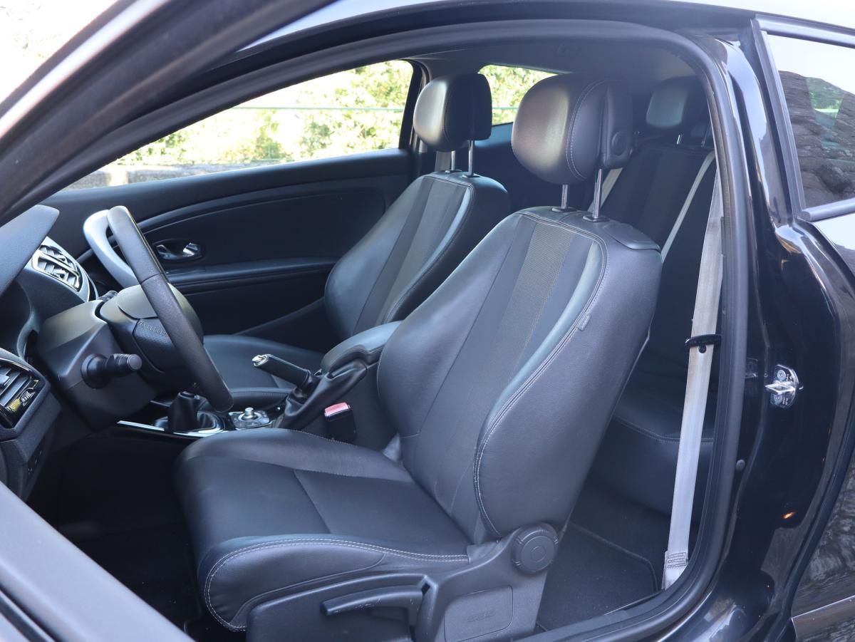 renault-megane-coupe-2012-diesel-1598cc