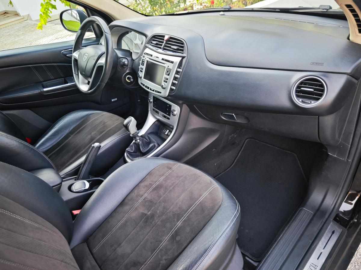 lancia-delta-1-6-2011-diesel-1598cc