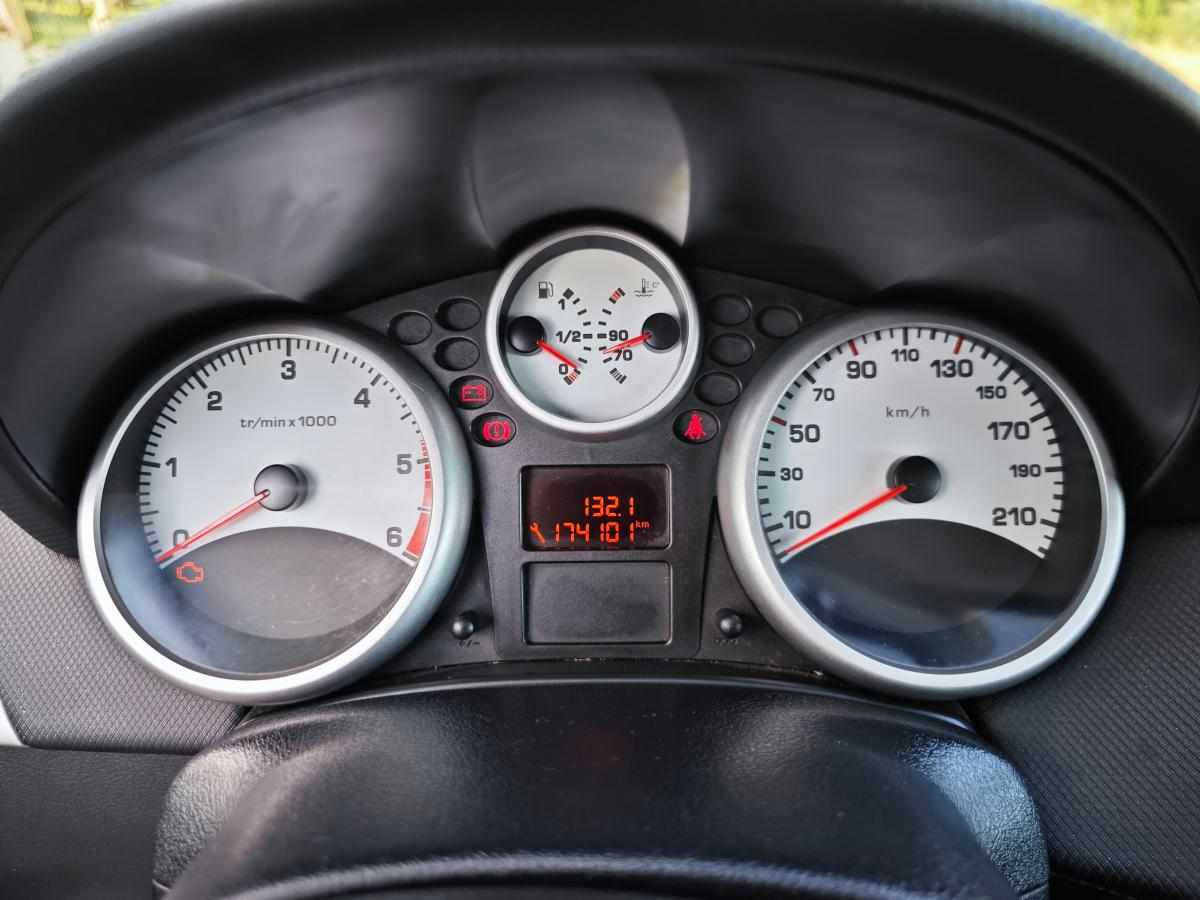 peugeot-207-1-4-hdi-2009-diesel-1398cc
